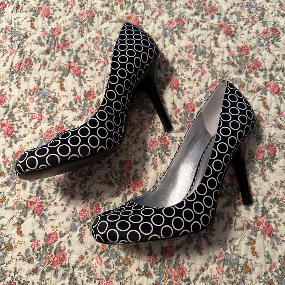 Jessica Simpson Heels - Picture 3 of 6